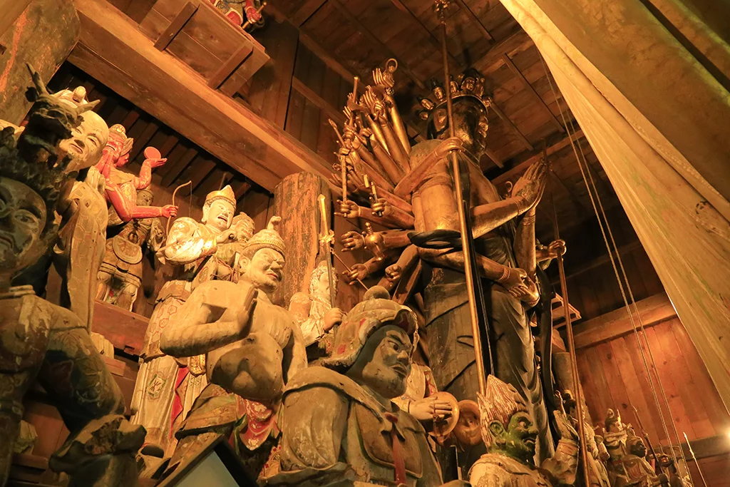 恵隆寺 立木観音堂